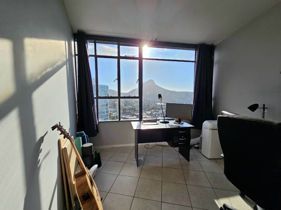 2 Bedroom Property for Sale in Vredehoek Western Cape